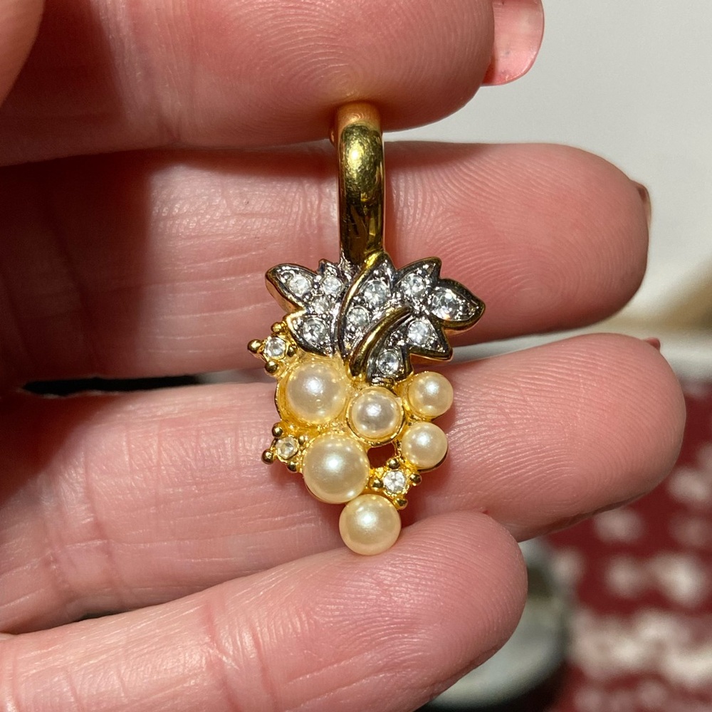 Grape Cluster Gold Tone Pendant. Faux Pearls and Rhinestones